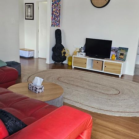 This Fabulous, Single-Level 3 Plus 1 Small Room With Folding Sofa Home Auckland Exterior foto