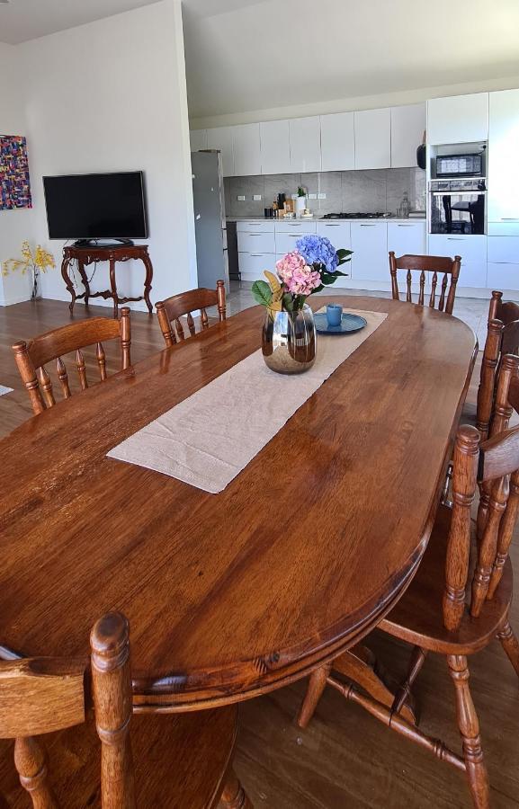 This Fabulous, Single-Level 3 Plus 1 Small Room With Folding Sofa Home Auckland Exterior foto