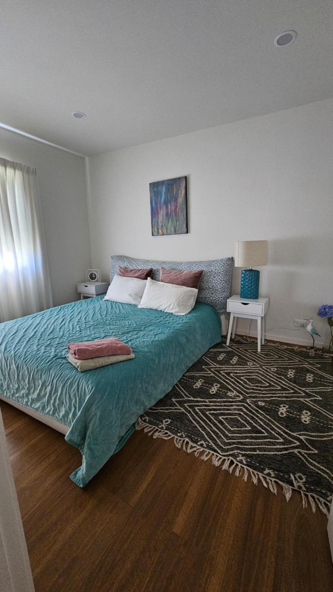 This Fabulous, Single-Level 3 Plus 1 Small Room With Folding Sofa Home Auckland Exterior foto